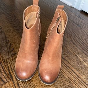 BP Lance Block Heel Bootie (Cognac)